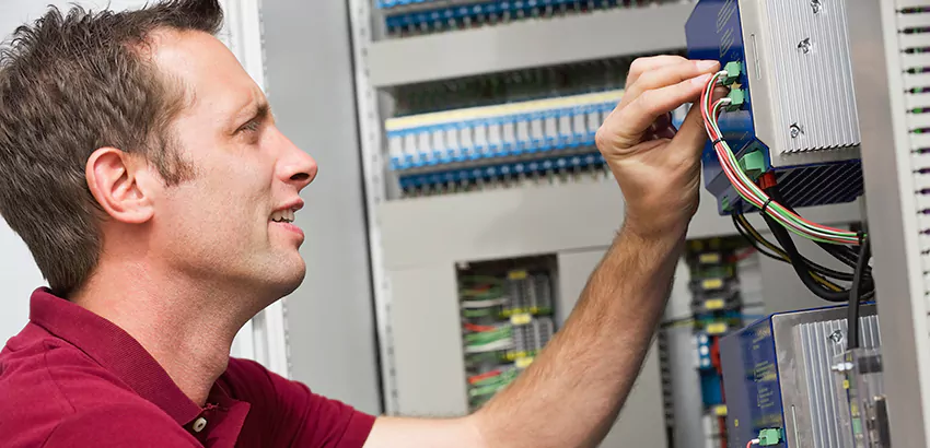 Offshore and Petroleum Facility Electrician in Des Moines