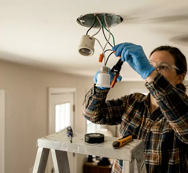 Professional Light Socket Replacement: Your Local Fixture Repair Team in Des Moines, IA
