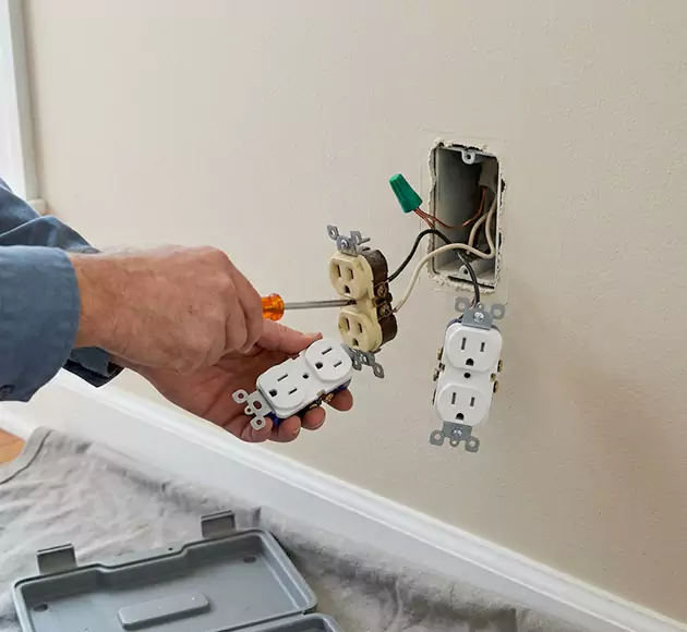 Professional Outlet Replacement: Your Local Swap-Out Team in Des Moines, IA